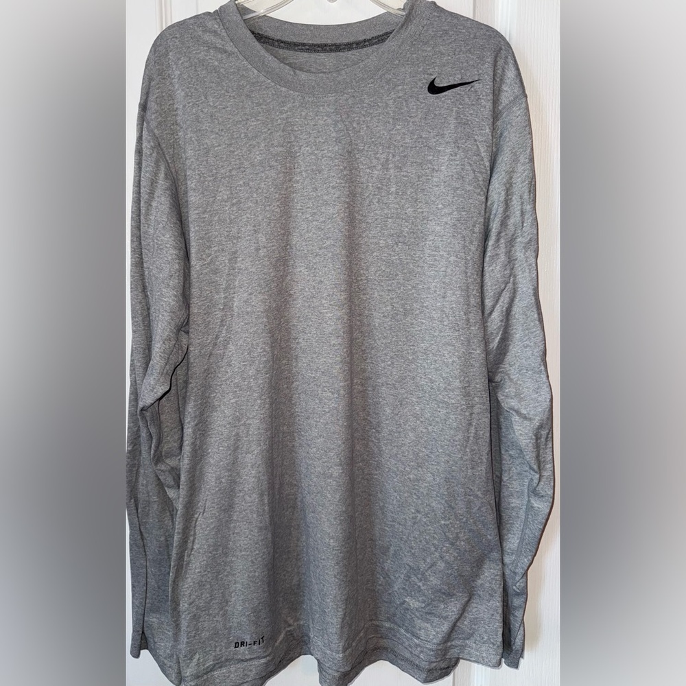 Nike Dri-FIT Gray Long Sleeve Performance Top Size M